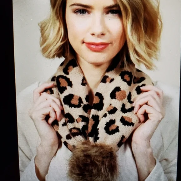 Dual Purpose Beanie Scarf 🍃 - Picture 2 of 2